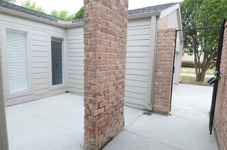 Building Photo - 2023 Woodland Springs St
