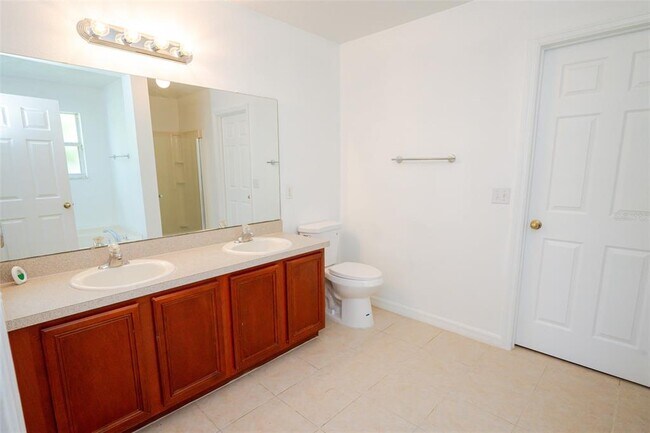 Building Photo - 202 Walnut Crest Run