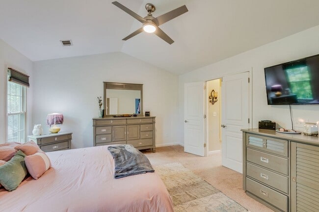 Building Photo - 511 Prince of Wales Ct