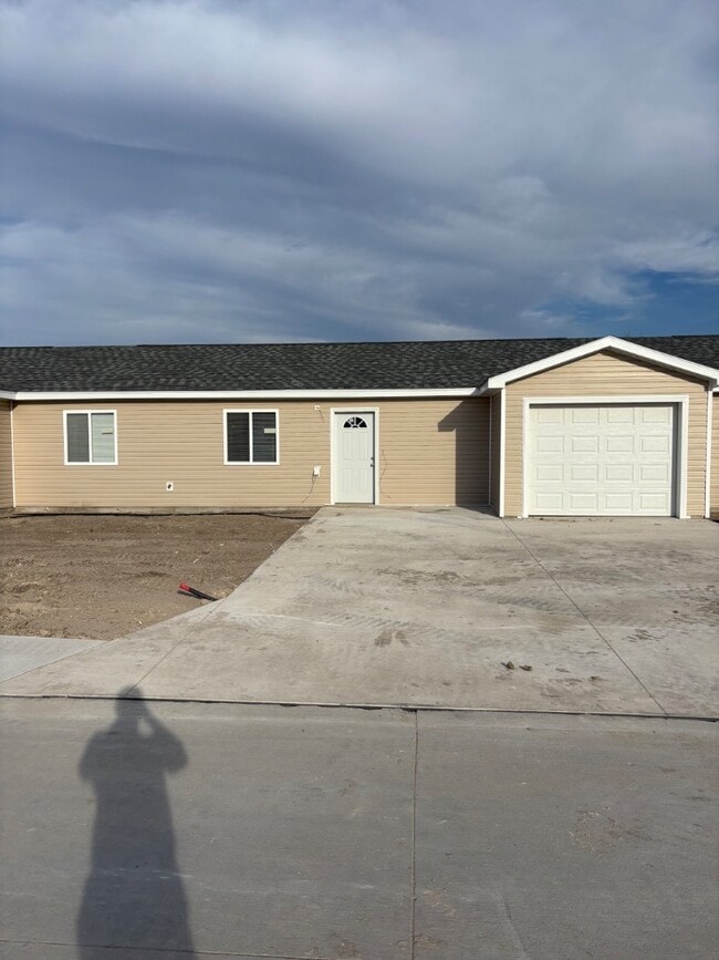 Building Photo - NP Rentals - 2401 W 18th St #2