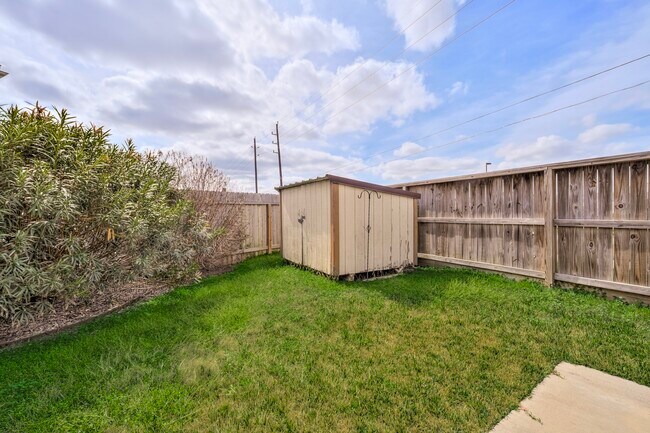 Building Photo - 2107 Auburn Vale St