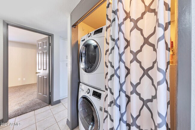 Building Photo - 14849 N Kings Way