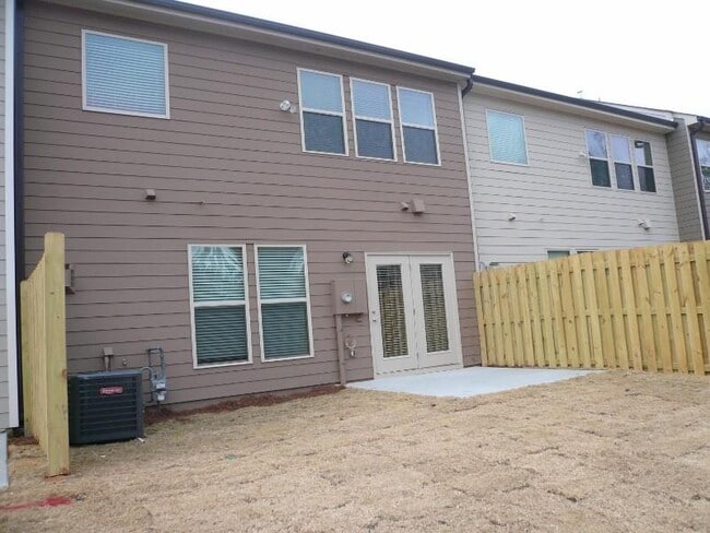 Building Photo - 780 Duberry St