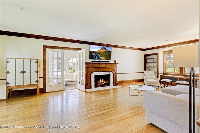 Building Photo - 570 N Edgemere Dr