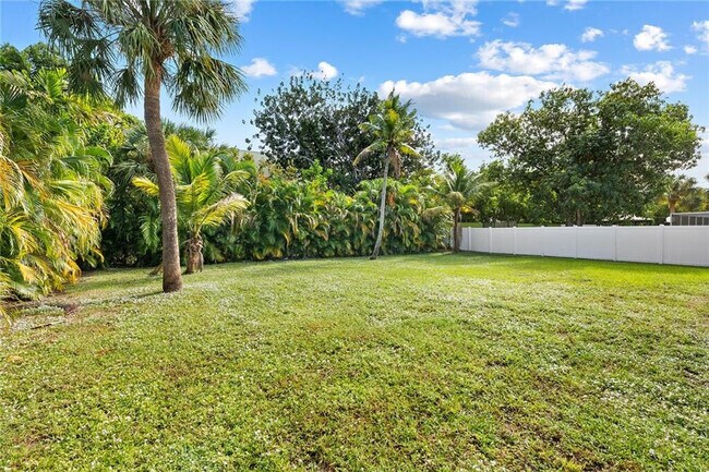 Building Photo - 2360 NE 15th Terrace