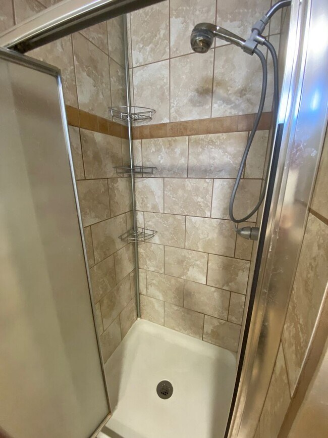 Building Photo - Beautiful 3 bedroom