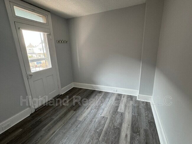 Building Photo - 911 Blunston St