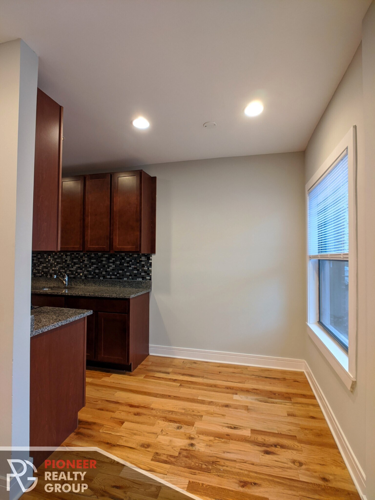 Building Photo - 4616 N Paulina St