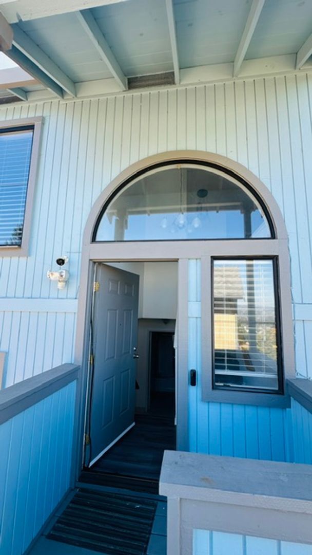 Building Photo - 23460 Lakeridge Ave
