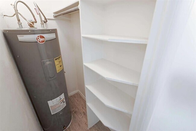 Building Photo - 8405 Bent Tree Rd