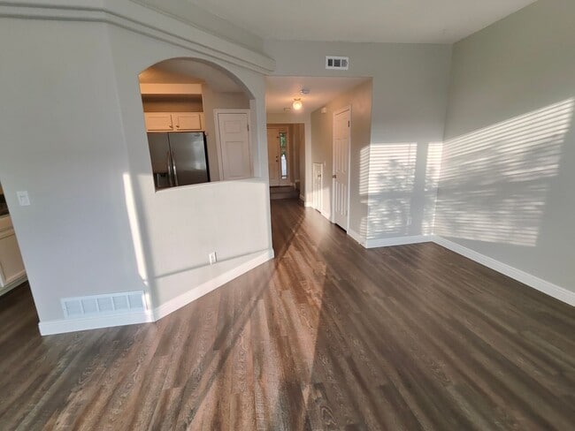 Building Photo - Spectacular 3-Bedroom Draper Townhouse with Garage