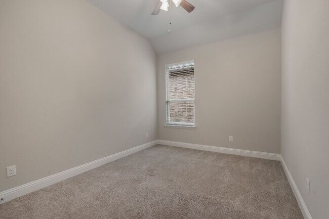Building Photo - "Beautiful 3-Bed, 2-Bath Retreat in Northl...