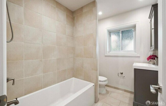 Building Photo - 2518 14th Ave