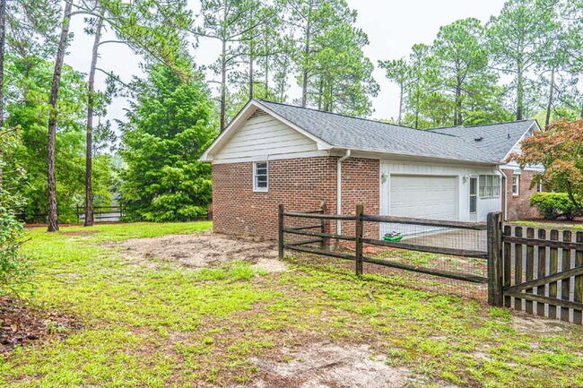 Building Photo - 120 Fox Hunt Ln