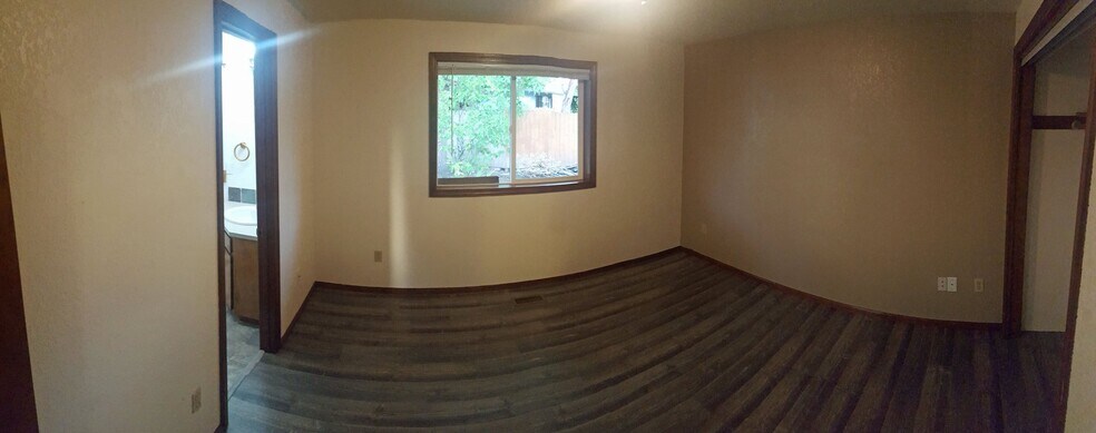 Building Photo - 3138 SE Hathaway Dr