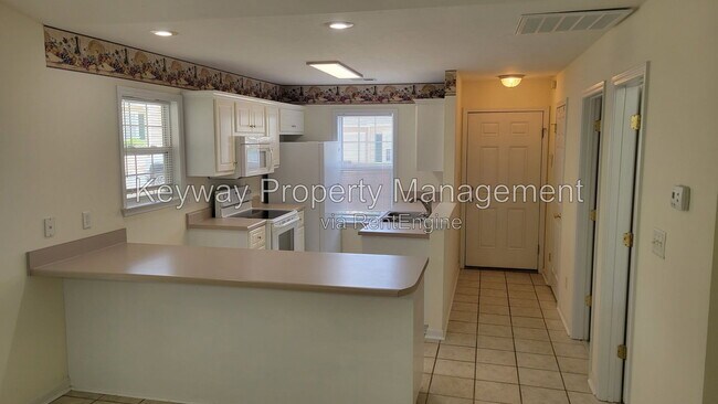Building Photo - 405 Long Needle Cir