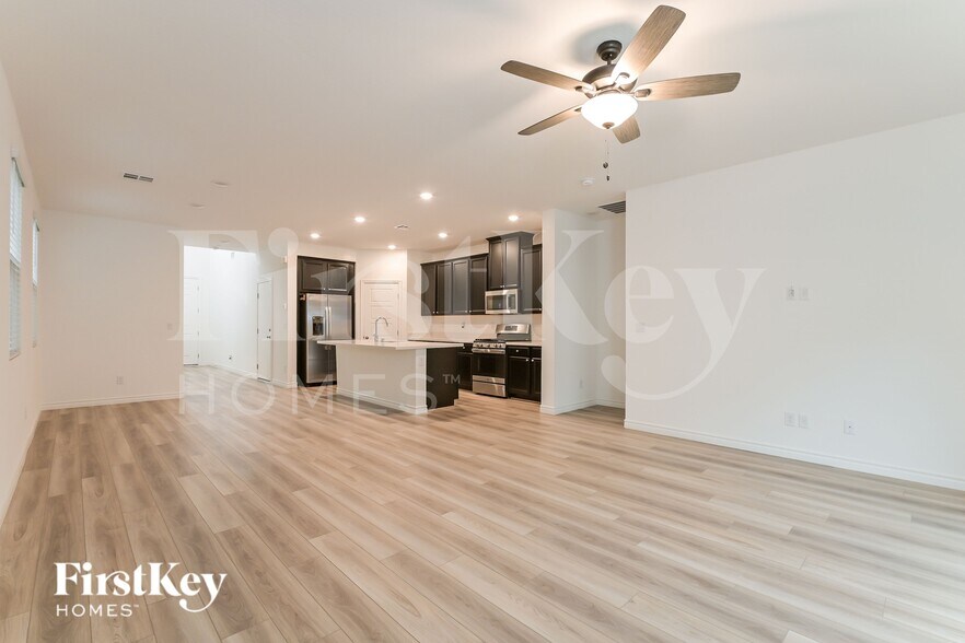 Building Photo - 6845 Greensmen Ave