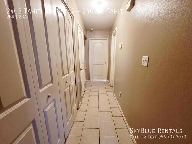Building Photo - 2402 Tahiti Dr