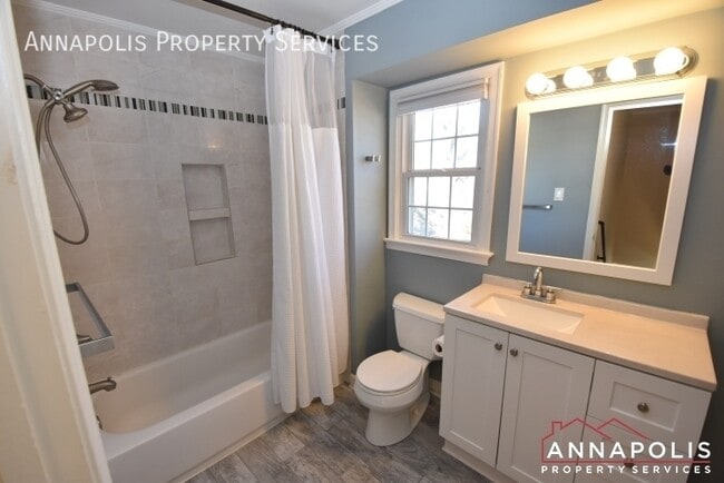 Building Photo - 1011 Hyde Park Dr