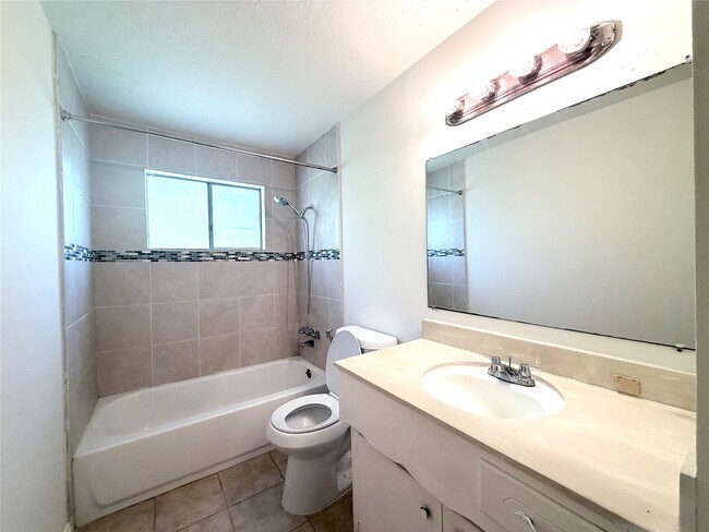Building Photo - 9706 Crestdale Cir