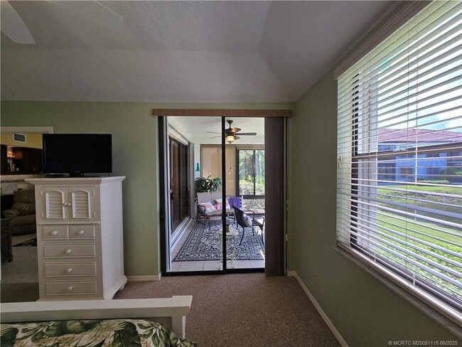 Building Photo - 6041 SE Landing Way