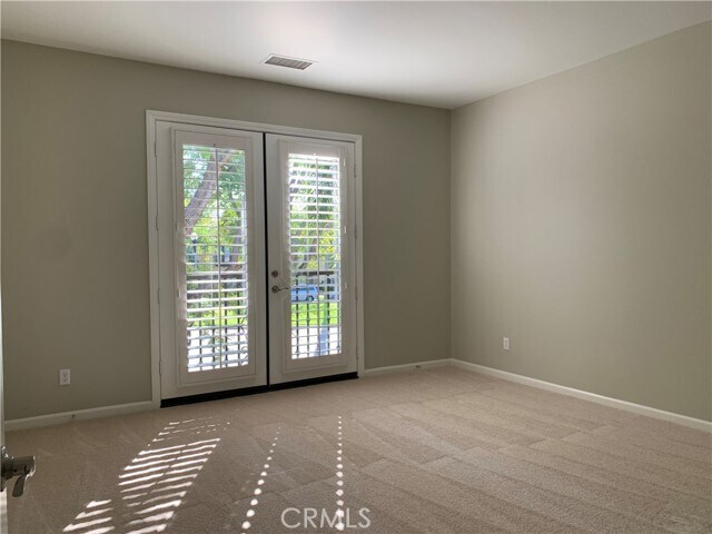 Building Photo - 79 City Stroll