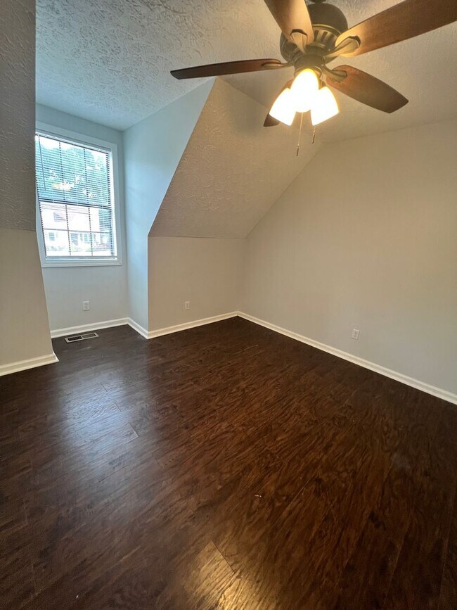 Building Photo - 3534-3534 Chesapeake Dr