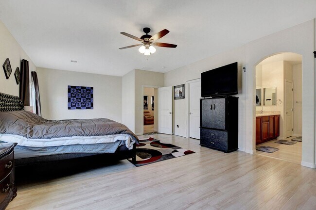 Building Photo - Beautiful Two Story Located on the Southwest