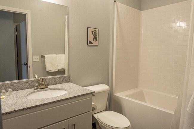 Building Photo - 2301 Ingersoll Ave