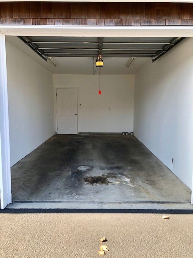 Building Photo - 1108 S Holladay Dr