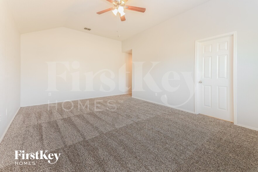 Building Photo - 2064 Fairview Dr