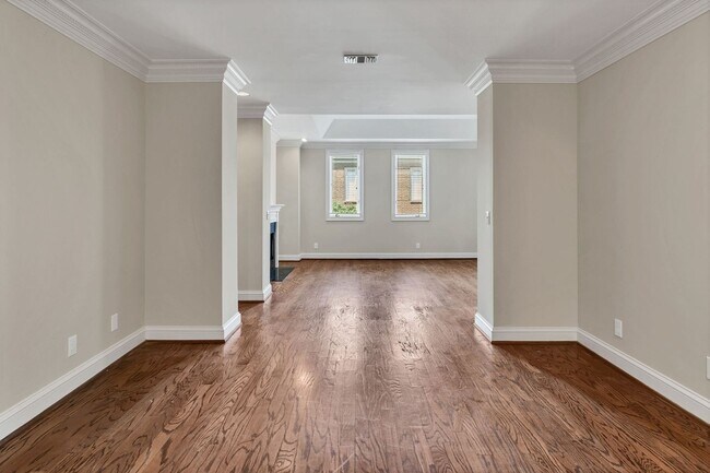 Building Photo - Newly Renovated Condo in The Westende with...