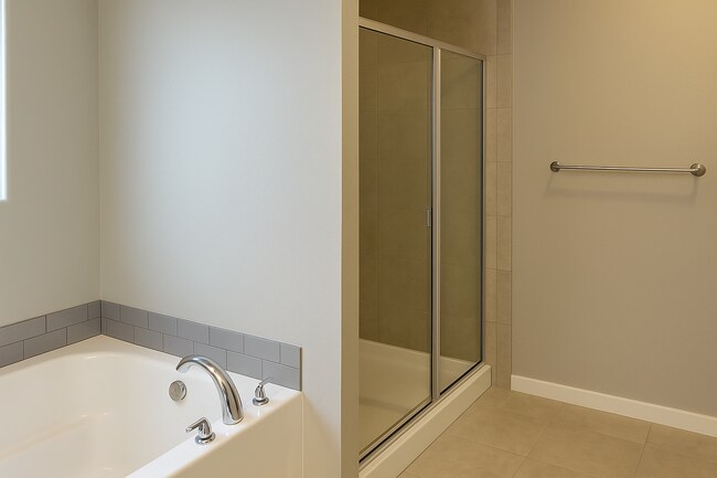 Building Photo - Gorgeous single-level 3x2 with fully fence...