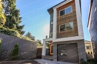 Building Photo - 2968 SE 92nd Ave