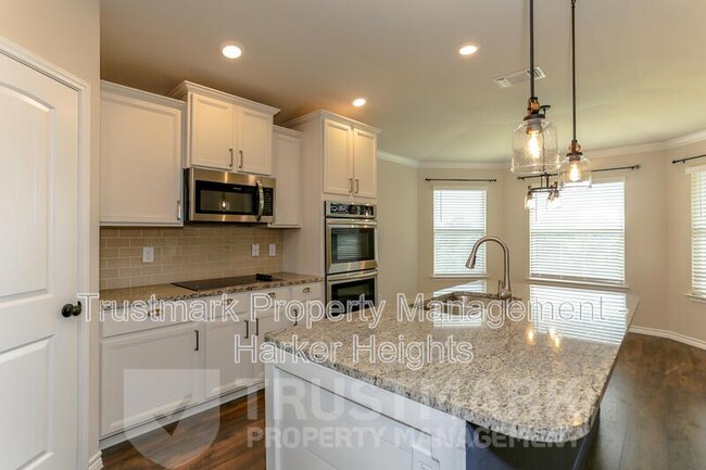 Building Photo - 5610 Fenton Ln