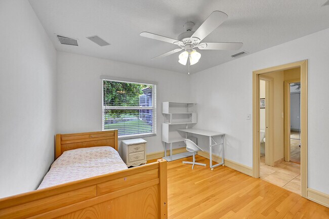 Building Photo - 6419 NW 99th Dr