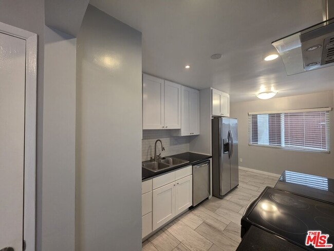 Building Photo - 210 S Lucia Ave