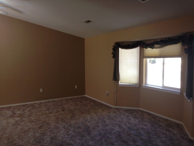 Building Photo - Great Two Bedroom Rancher- Airway Heights