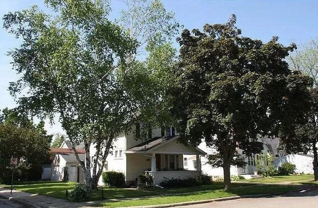 Building Photo - 325 W Spring St