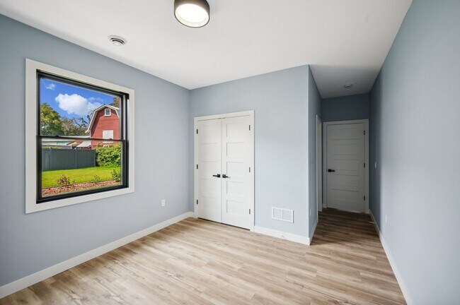 Building Photo - Stunning New Construction Home For Rent in White Bear Lake - One Level Living!