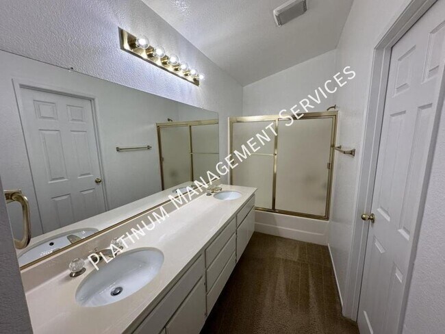 Building Photo - 1611 Kings Rd