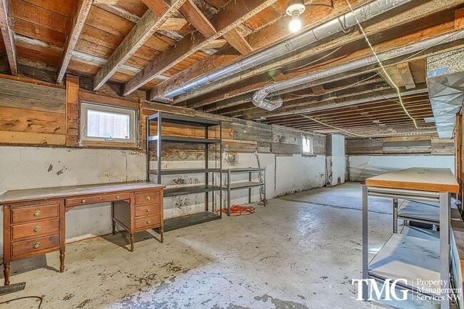 Building Photo - Stunning 4BD Craftsman in Excellent N Port...