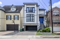 Building Photo - Beautiful West University area 3 bedroom 2 1/2 bath home w/ 2 car garage, island kitchen w/ quart...
