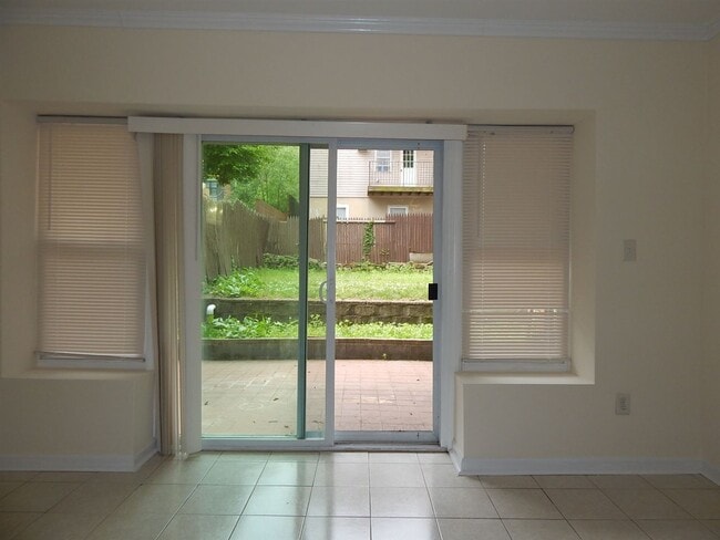 Building Photo - 135 SUSSEX St