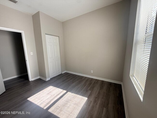 Building Photo - 1128 Van Buren St