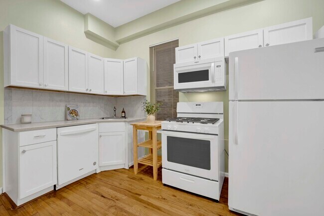 Building Photo - 1329 N Oakley Blvd
