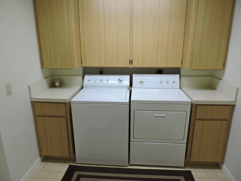 Building Photo - 701 Seafarer Cir