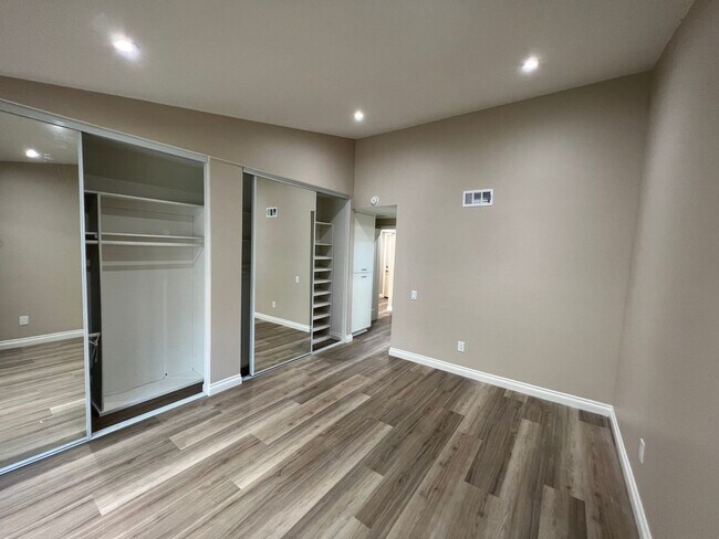 Building Photo - Updated 2 bed / 2 bath Capri in Leisure Vi...