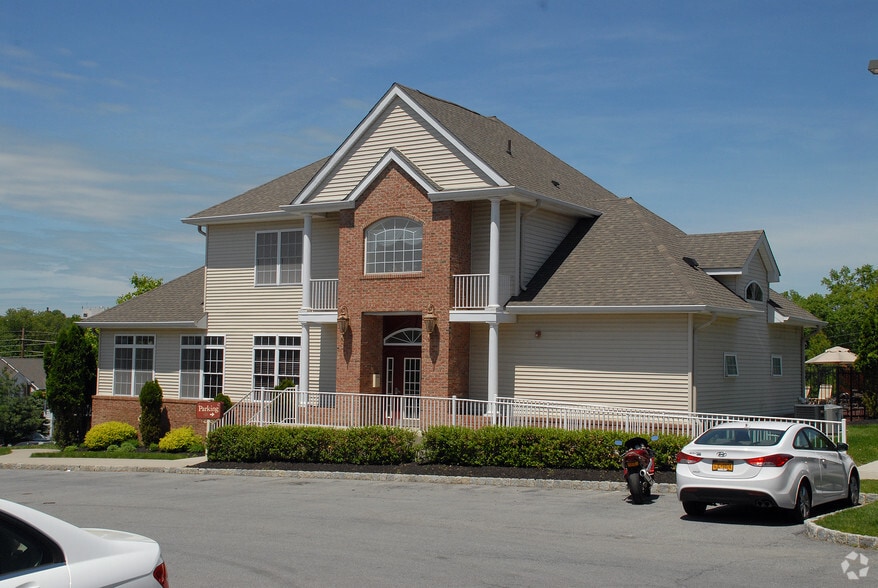 Building Photo - The Regency Club