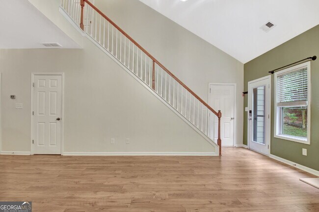 Building Photo - 113 Macalester Dr